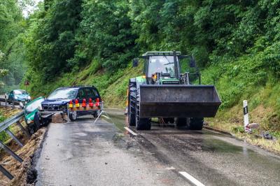 Braunsbach: Evakuierte werden in der ARENA Hohenlohe untergebracht - Aufraeumarbeiten sind bereits im Gange